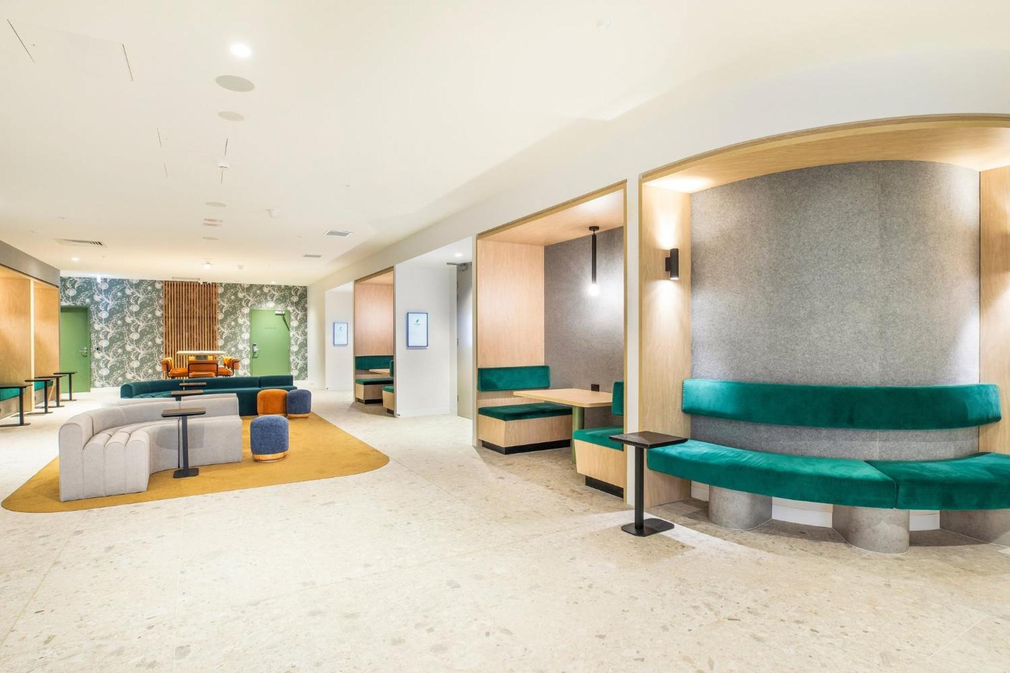 By Ihg