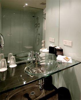 By Ihg